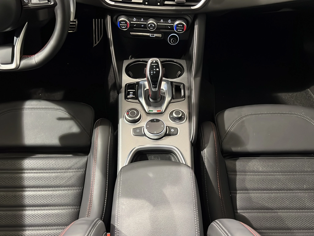 Alfa Romeo Giulia 2.0 Competizione Q4 | MATRIX | 19" LM 