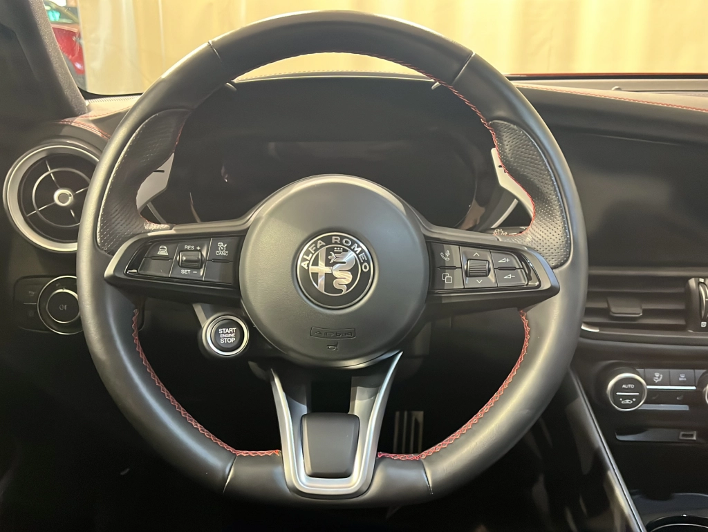 Alfa Romeo Giulia 2.0 Competizione Q4 | MATRIX | 19" LM 