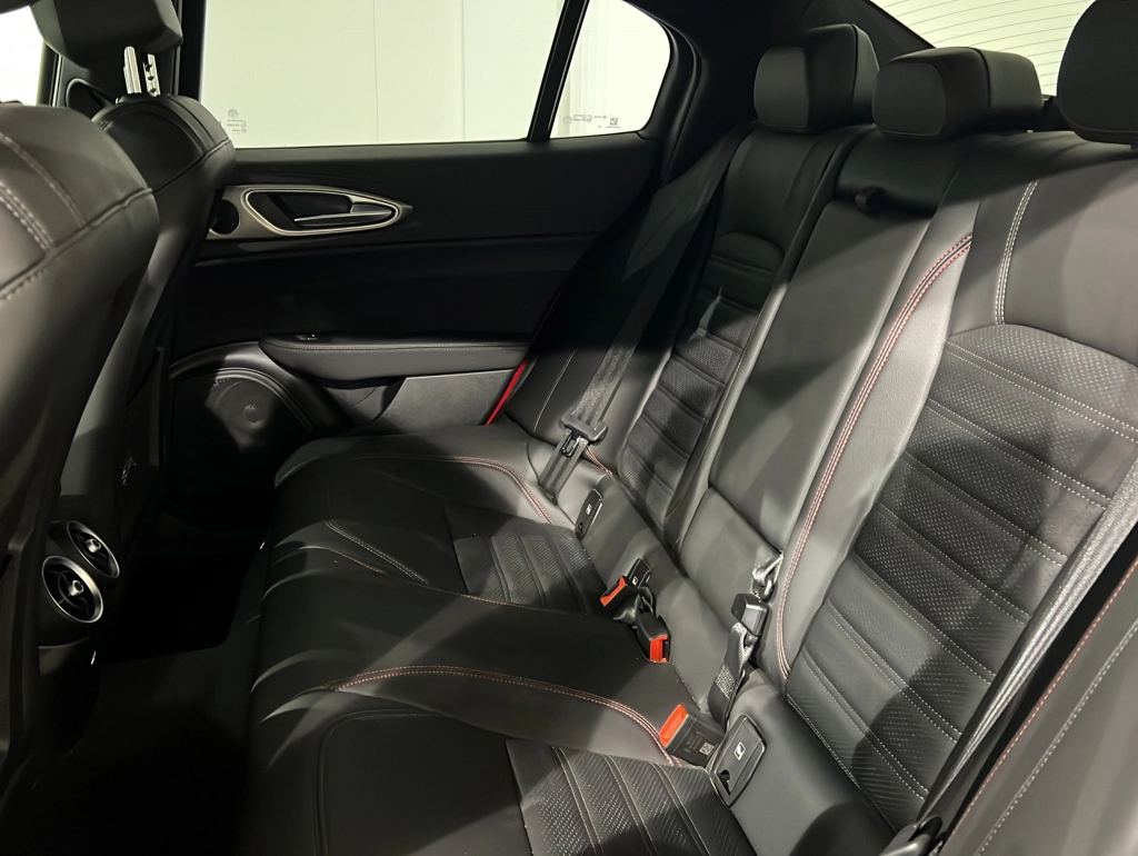 Alfa Romeo Giulia 2.0 Competizione Q4 | MATRIX | 19" LM 