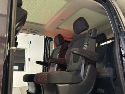 Mercedes-Benz EQV 300 lang LED PANO Dis Liegepaket