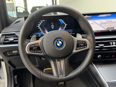 BMW 330e