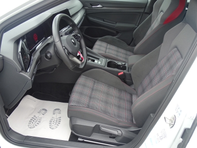 VW Golf VIII GTI*LED*NAVI*DSG*CAR PLAY*SHZG*PDC*DAB