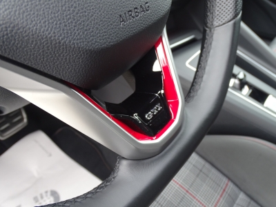 VW Golf VIII GTI*LED*NAVI*DSG*CAR PLAY*SHZG*PDC*DAB