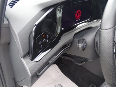 VW Golf VIII GTI*LED*NAVI*DSG*CAR PLAY*SHZG*PDC*DAB