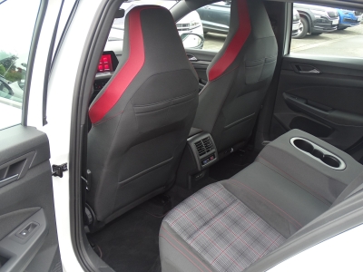 VW Golf VIII GTI*LED*NAVI*DSG*CAR PLAY*SHZG*PDC*DAB