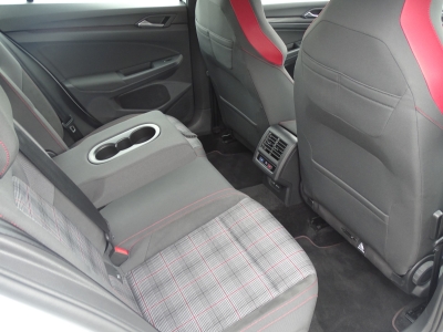 VW Golf VIII GTI*LED*NAVI*DSG*CAR PLAY*SHZG*PDC*DAB