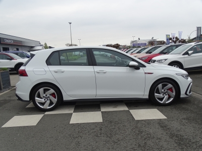VW Golf VIII GTI*LED*NAVI*DSG*CAR PLAY*SHZG*PDC*DAB
