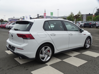 VW Golf VIII GTI*LED*NAVI*DSG*CAR PLAY*SHZG*PDC*DAB