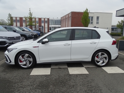 VW Golf VIII GTI*LED*NAVI*DSG*CAR PLAY*SHZG*PDC*DAB