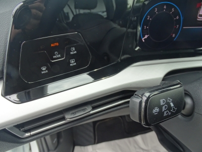 VW Golf 1.0 Life eTSI*DSG*NAVI*LED*PDC*DAB*SHZG*