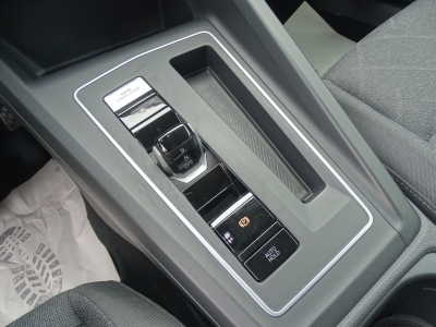 VW Golf 1.0 Life eTSI*DSG*NAVI*LED*PDC*DAB*SHZG*