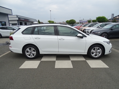 VW Golf 1.0 Life eTSI*DSG*NAVI*LED*PDC*DAB*SHZG*