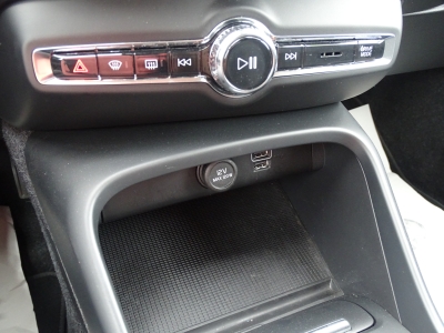 Volvo XC40 Momentum Pro 2WD*NAVI*NAVI*AHK*LED*SHZG* 