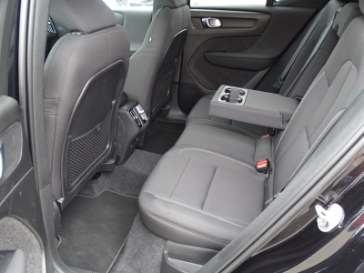 Volvo XC40 Momentum Pro 2WD*NAVI*NAVI*AHK*LED*SHZG* 