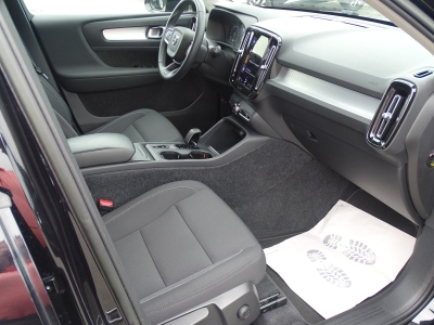 Volvo XC40 Momentum Pro 2WD*NAVI*NAVI*AHK*LED*SHZG* 