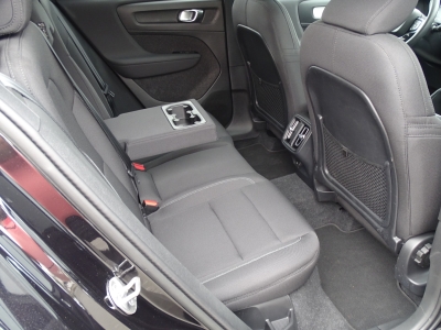 Volvo XC40 Momentum Pro 2WD*NAVI*NAVI*AHK*LED*SHZG* 