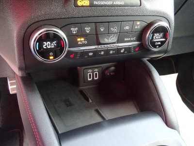 Ford Kuga 1.5 ST-Line*AHK*NAVI*LED*RFK*SHZG*DAB*