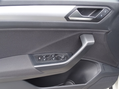 VW T-Roc 1.5LIFE*DSG*AHK*NAVI*DAB*LED*PDC*GJR*SHZG 