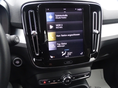 Volvo XC40 Momentum 2WD / NAVI / BLUETH. / MFL / LED