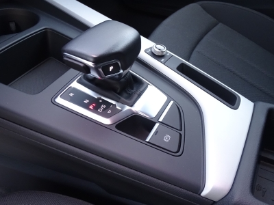 Audi A4 30TDI S LINE*NAVI*S-TRONIC*LED*RFK*SHZG*DAB* 