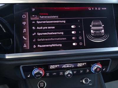 Audi Q3 45 TFSI e*S LINE*NAVI*LED*AHK*RFK*DAB*SHZG*