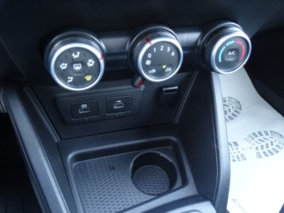 Dacia Duster 1.4 Comfort / CARPLAY / SHZ / ALU / MFL