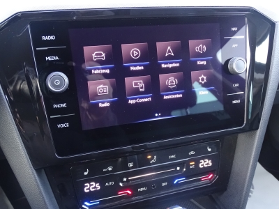 VW Passat 2.0 TDI Business / DSG / NAVI / SHZ /LED 