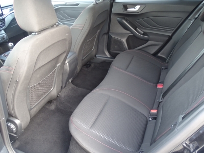 Ford Focus 1.0 ST-Line / LED / NAVI / BLUETH. / MFL