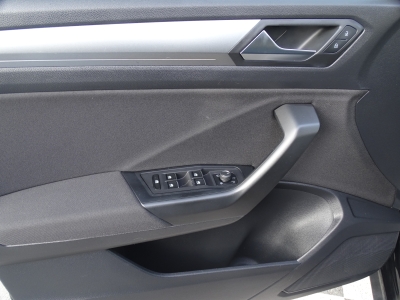 VW T-Roc 1.5 Active*DSG*NAVI*CARPLAY*SHZG*KLIMAAUTO