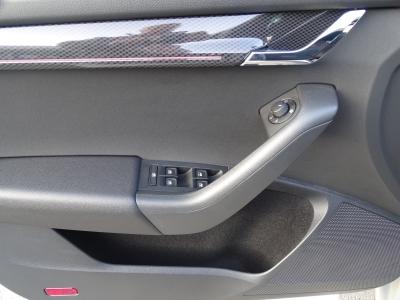 Skoda Octavia 2.0 RS / DSG / NAVI / LED /SHZ/R-KAMERA 