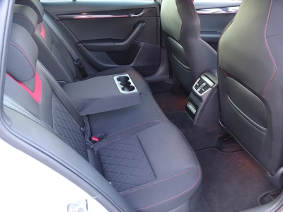 Skoda Octavia 2.0 RS / DSG / NAVI / LED /SHZ/R-KAMERA 