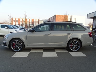 Skoda Octavia 2.0 RS / DSG / NAVI / LED /SHZ/R-KAMERA 