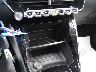 Peugeot 208 1.2 Hybrid 110 Allure / CARPLAY / LED / PDC