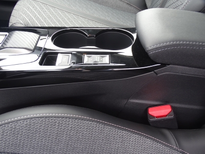 Peugeot 208 1.2 Hybrid 110 Allure / CARPLAY / LED / PDC