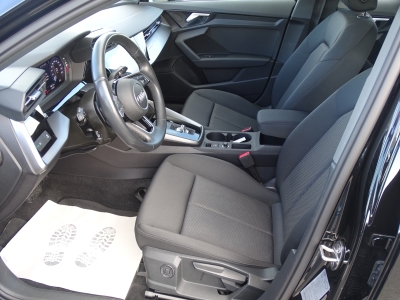 Audi A3 35 TFSI / S-TRONIC / LED / R-KAMERA/ CARPLAY 