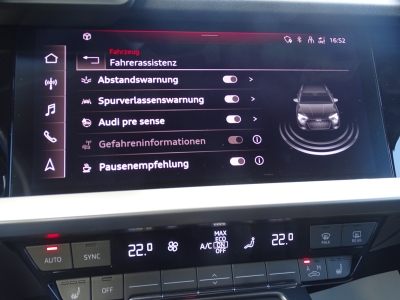 Audi A3 35 TFSI / S-TRONIC / LED / R-KAMERA/ CARPLAY 