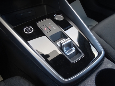Audi A3 35 TFSI / S-TRONIC / LED / R-KAMERA/ CARPLAY 