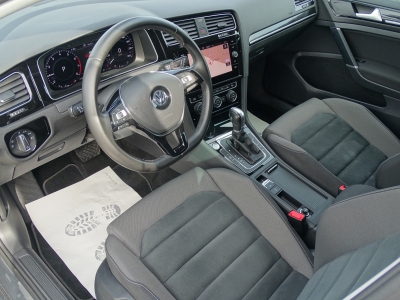 VW Golf 1.5 Highline*DSG*NAVI*SHZG*LED*AHK*GJR*PDC*