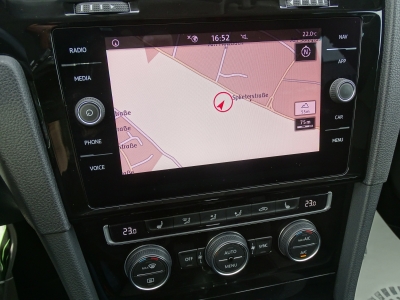 VW Golf 1.5 Highline*DSG*NAVI*SHZG*LED*AHK*GJR*PDC*