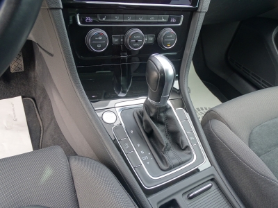 VW Golf 1.5 Highline*DSG*NAVI*SHZG*LED*AHK*GJR*PDC*