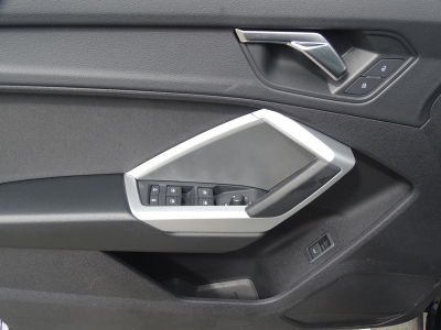 Audi Q3 35 TFSI / S-TRONIC / S LINE / PANO /CARPLAY