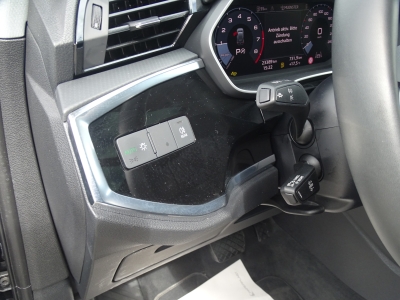 Audi Q3 35 TFSI / S-TRONIC / S LINE / PANO /CARPLAY