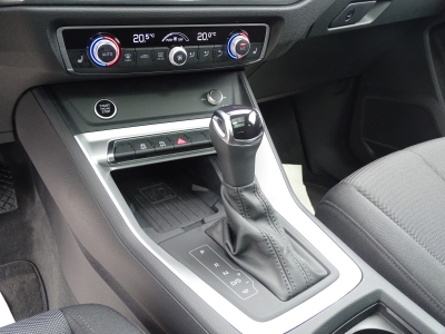 Audi Q3 35 TFSI / S-TRONIC / S LINE / PANO /CARPLAY