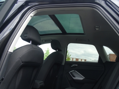 Audi Q3 35 TFSI / S-TRONIC / S LINE / PANO /CARPLAY
