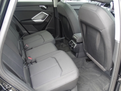 Audi Q3 35 TFSI / S-TRONIC / S LINE / PANO /CARPLAY
