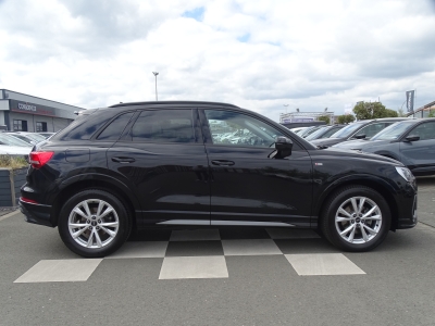 Audi Q3 35 TFSI / S-TRONIC / S LINE / PANO /CARPLAY