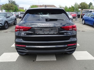 Audi Q3 35 TFSI / S-TRONIC / S LINE / PANO /CARPLAY