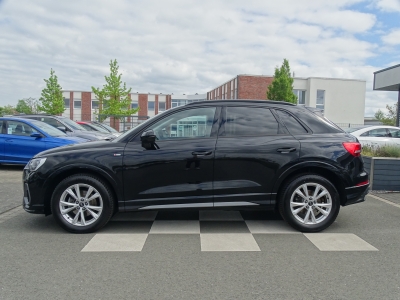 Audi Q3 35 TFSI / S-TRONIC / S LINE / PANO /CARPLAY