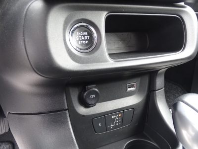 Citroen C3 1.2 Shine*AUTOMATIK*NAVI*LED*DAB*GJR*RFK*TEL*