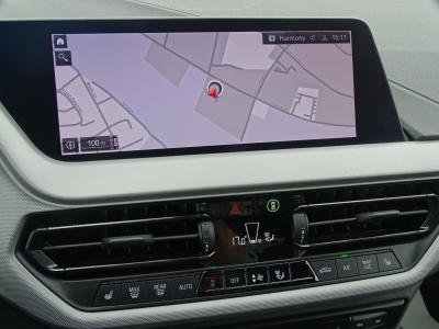 BMW 118i Advantage*STEPTRONIC*LED*NAVI*SHZG*PDC*DAB 
